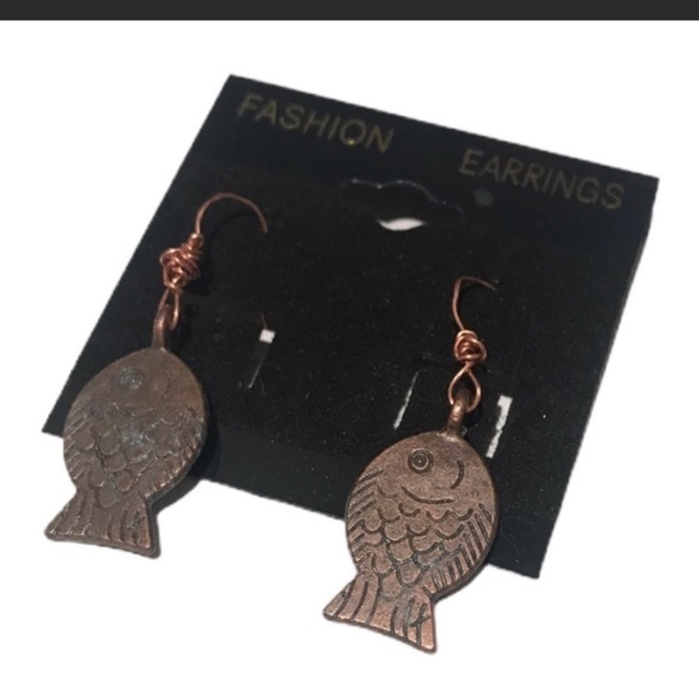 Handmade boho patina brown copper fish charms‎ with copper wire hook earrings - Picture 4 of 5